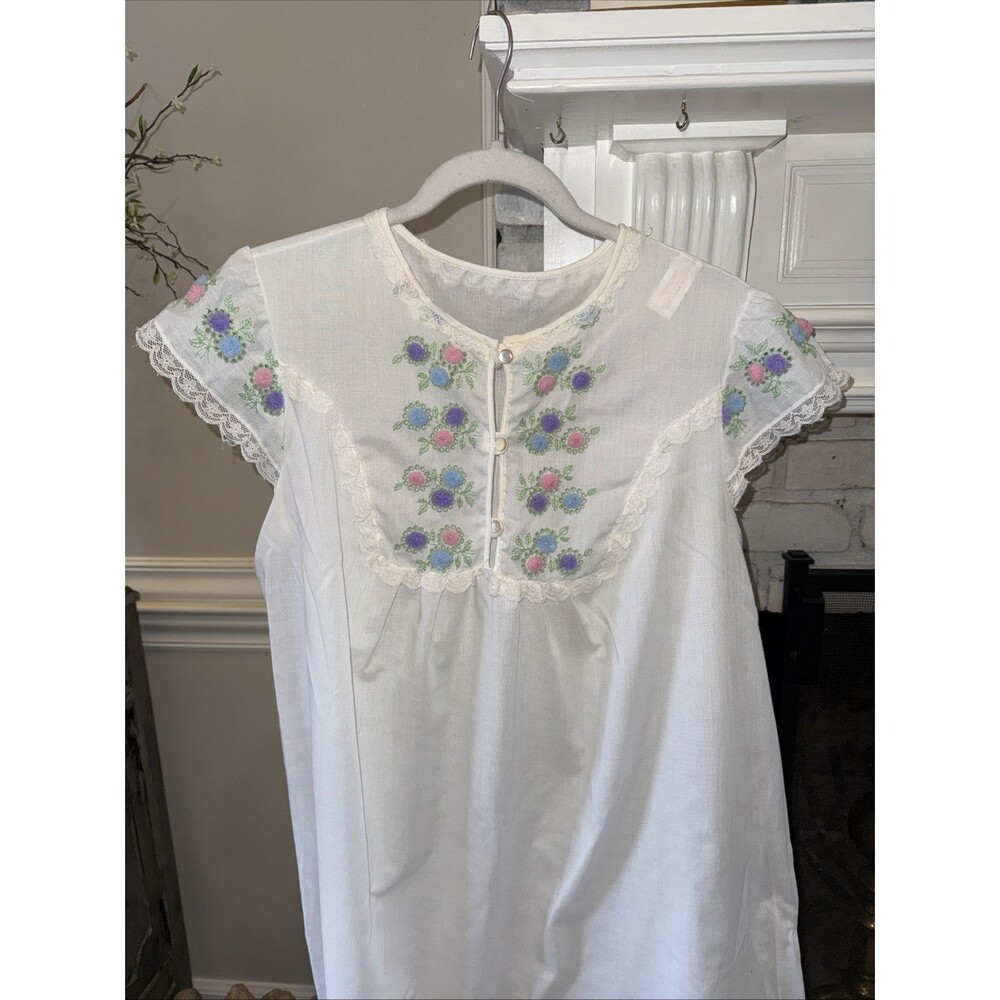 Gilead VINTAGE Lace White Embroidered Full length Nightgown embroidered Pom Poms